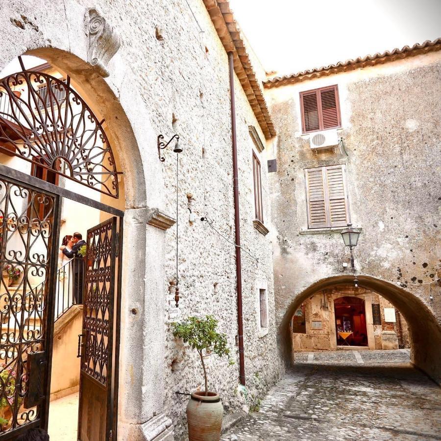 Palazzo Candida B&B Gerace Extérieur photo