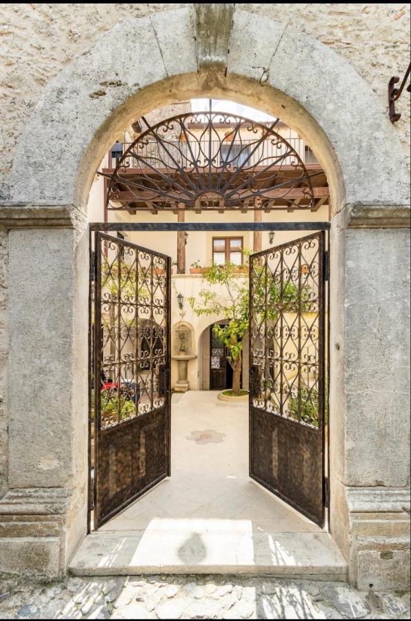 Palazzo Candida B&B Gerace Extérieur photo