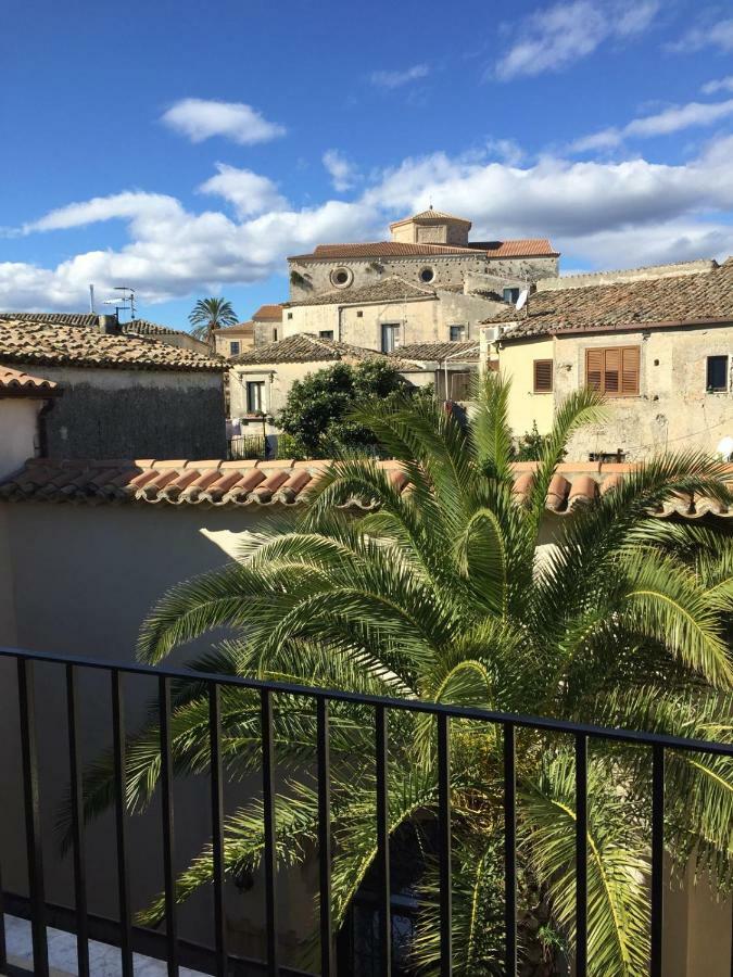 Palazzo Candida B&B Gerace Extérieur photo