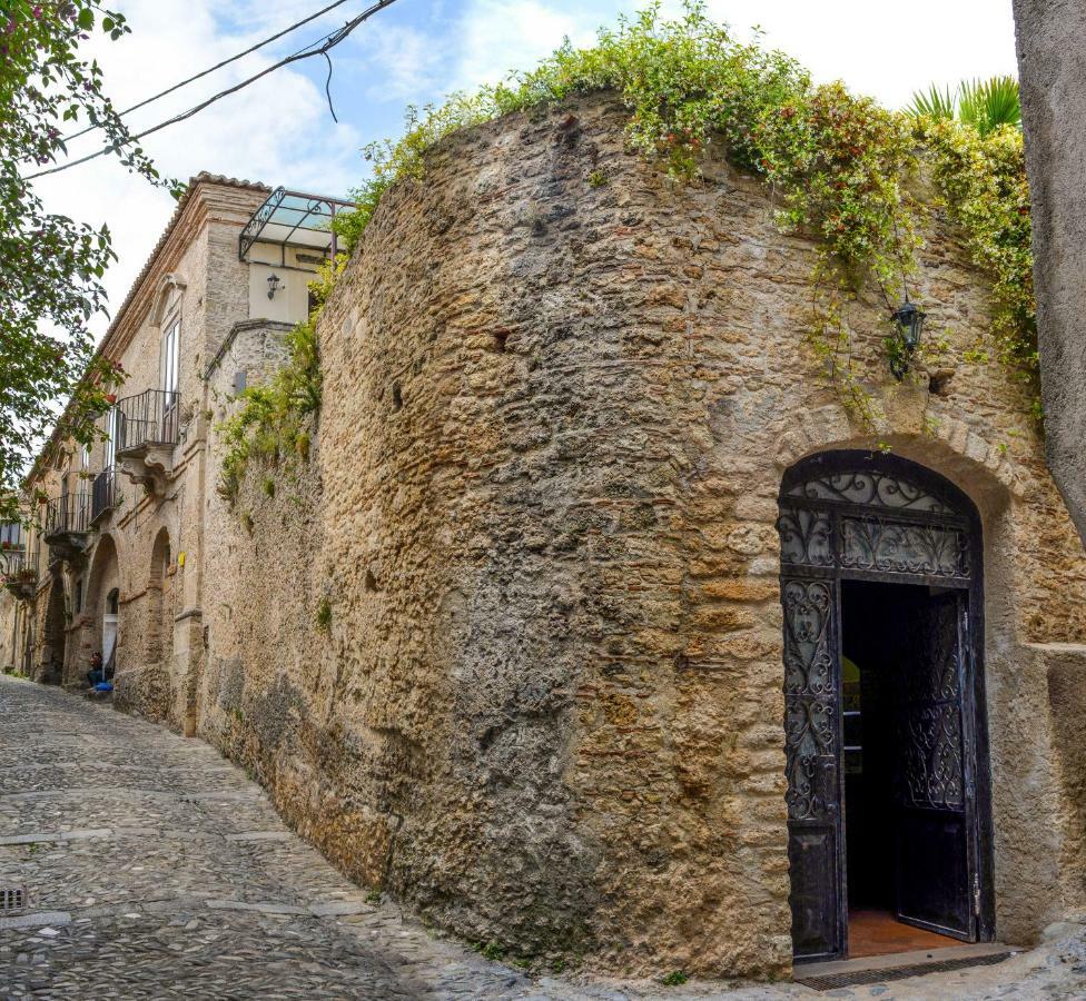 Palazzo Candida B&B Gerace Extérieur photo