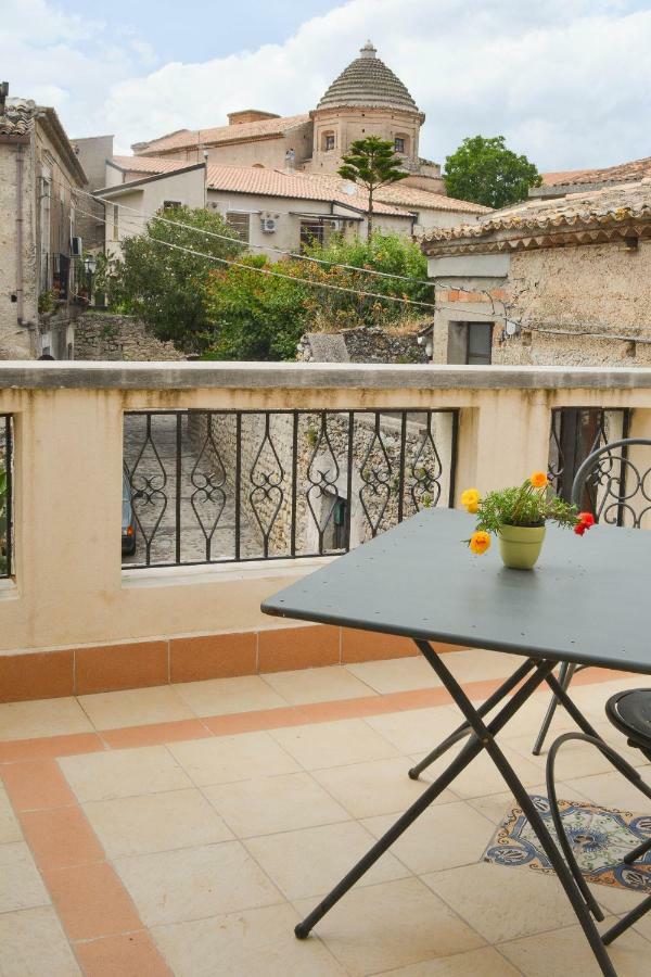 Palazzo Candida B&B Gerace Extérieur photo