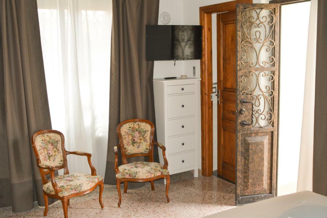 Palazzo Candida B&B Gerace Extérieur photo