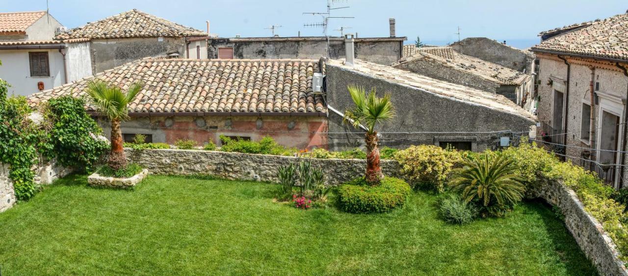 Palazzo Candida B&B Gerace Extérieur photo