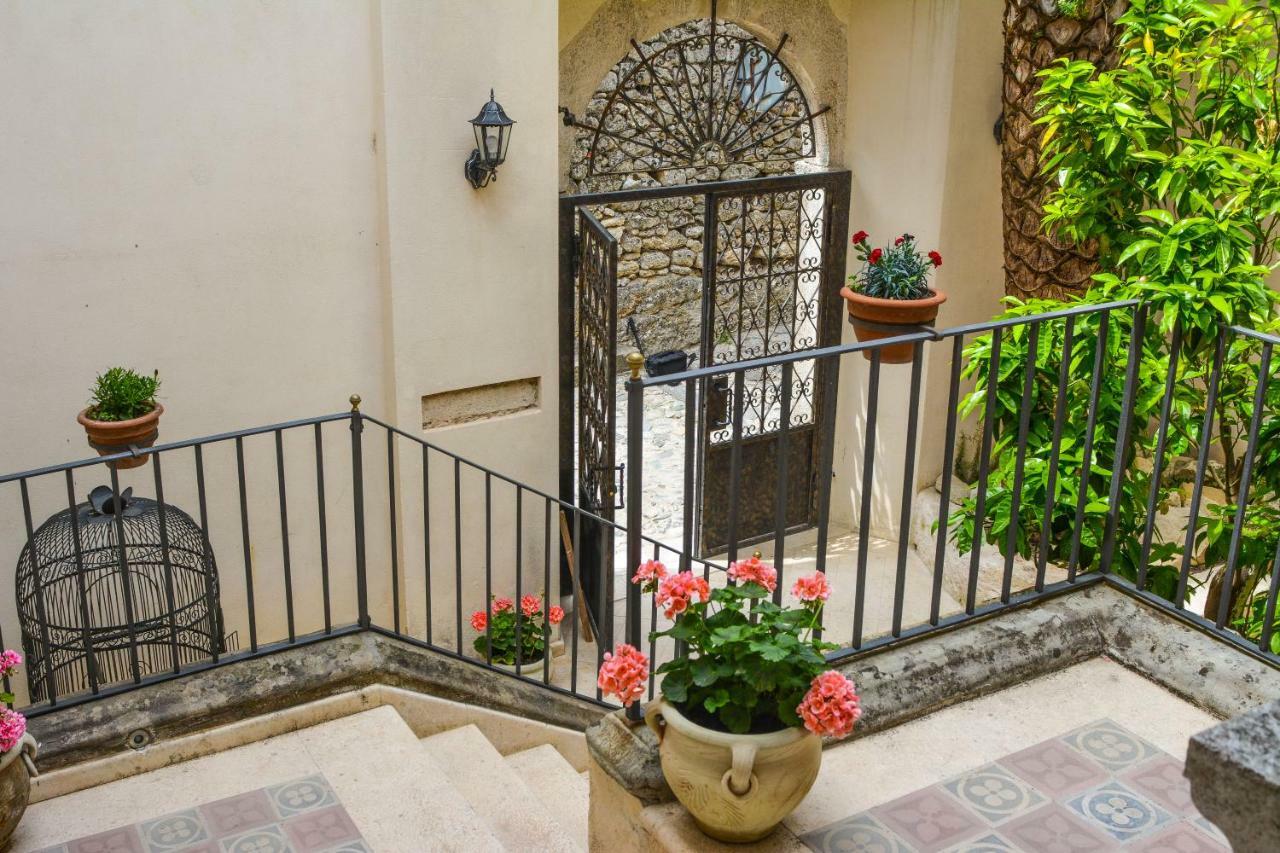 Palazzo Candida B&B Gerace Extérieur photo
