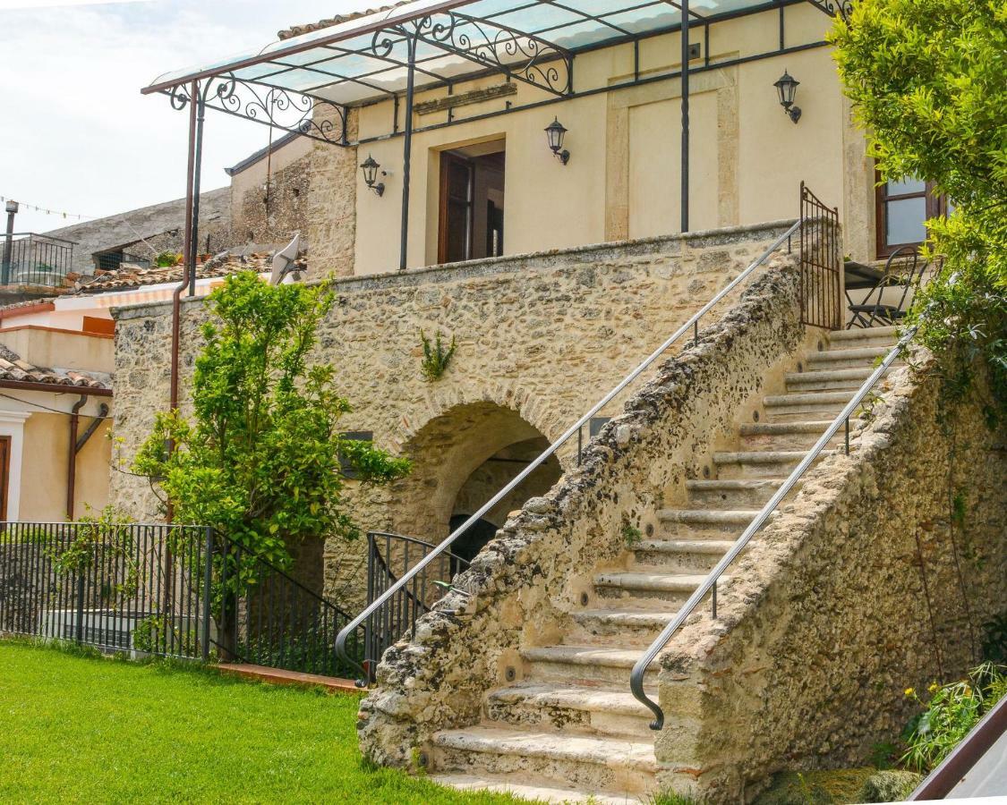 Palazzo Candida B&B Gerace Extérieur photo