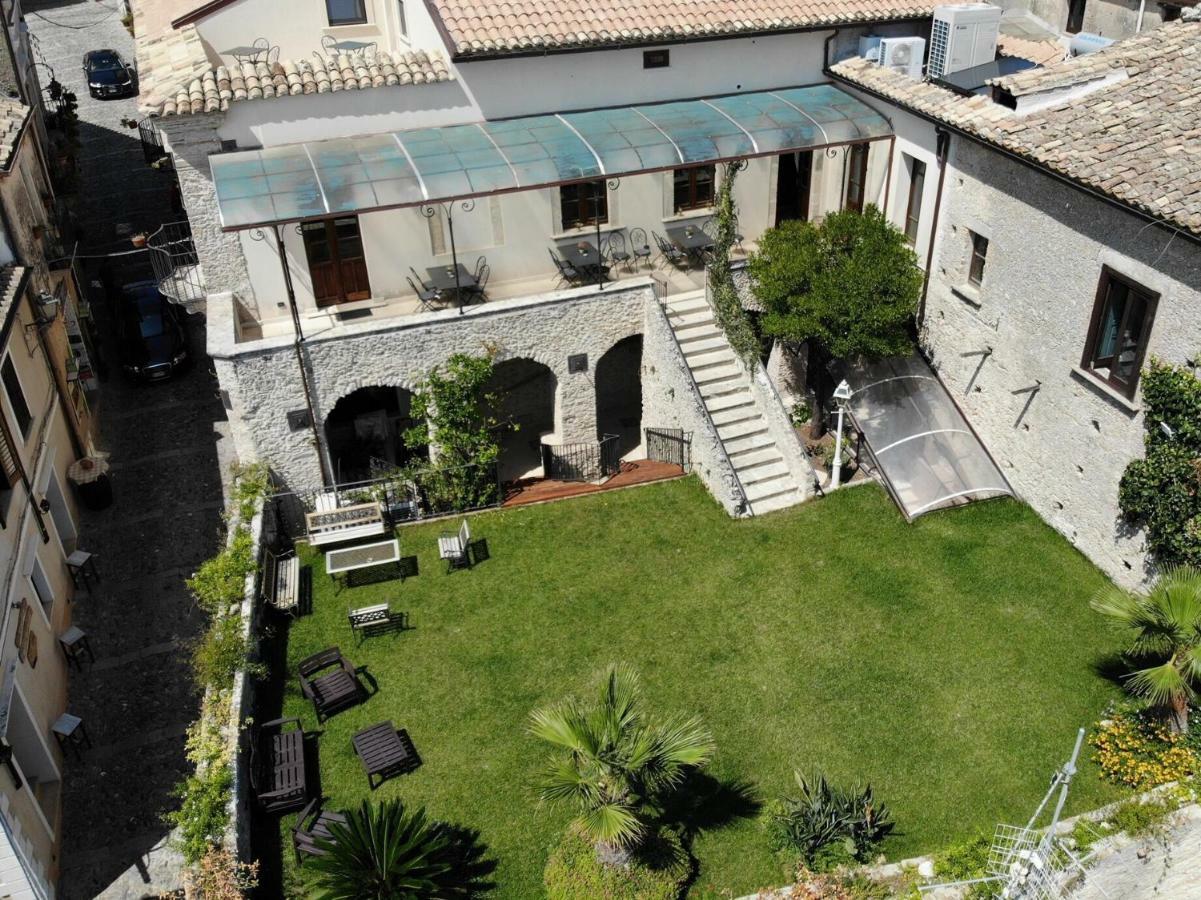 Palazzo Candida B&B Gerace Extérieur photo
